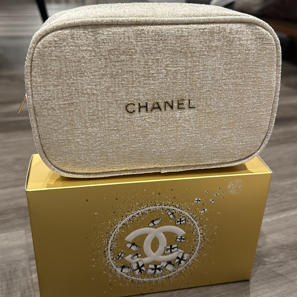 Holiday collection Chanel Makeup Bag